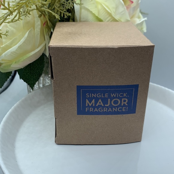 Bath & Body Works Endless Weekend Signature Single Wick Candle - Picture 4 of 4